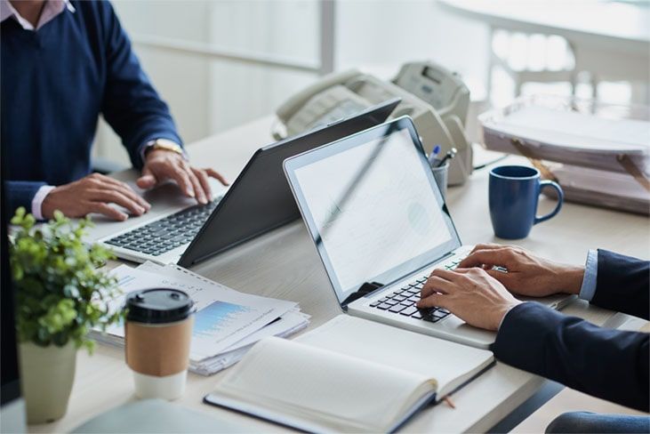 Tax accountant img